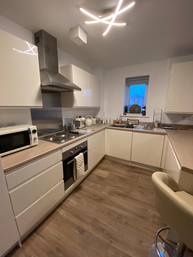 Luxury Riverside 2 Bedroomed Apartment With Balcony 뉴포트 외부 사진