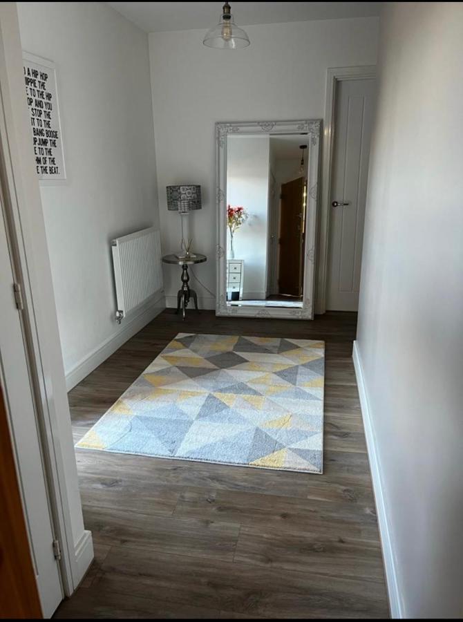 Luxury Riverside 2 Bedroomed Apartment With Balcony 뉴포트 외부 사진