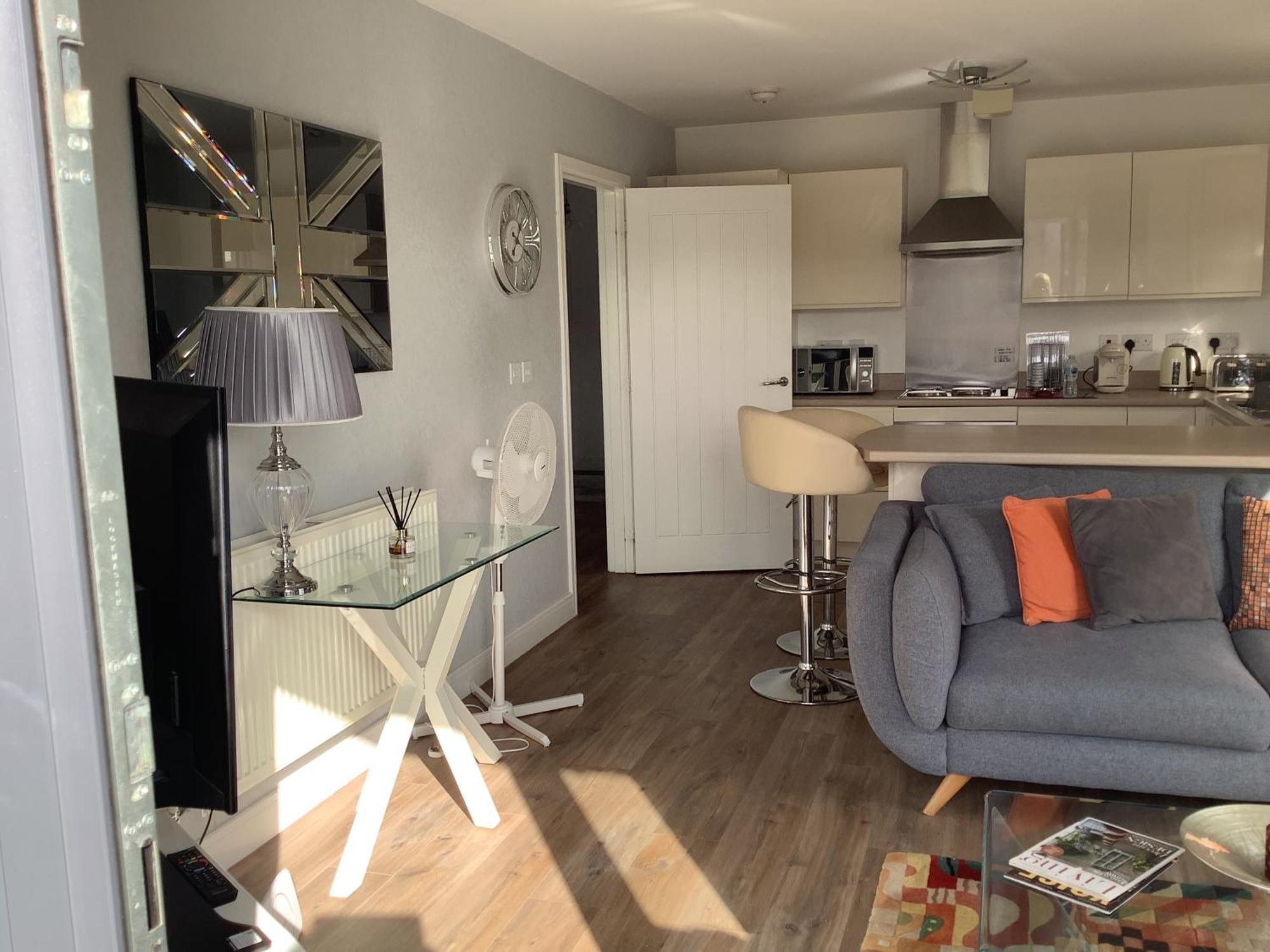 Luxury Riverside 2 Bedroomed Apartment With Balcony 뉴포트 외부 사진
