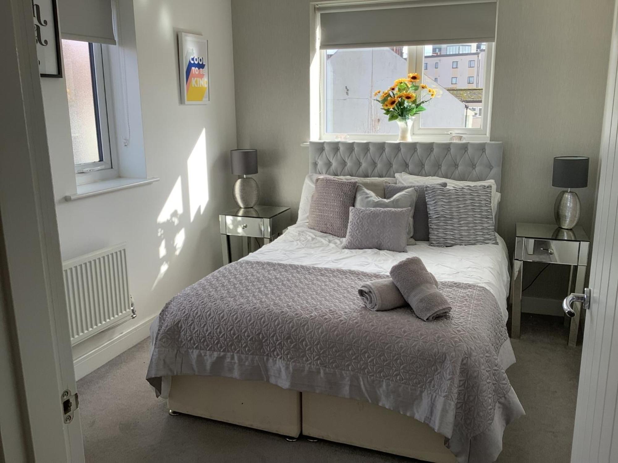 Luxury Riverside 2 Bedroomed Apartment With Balcony 뉴포트 외부 사진