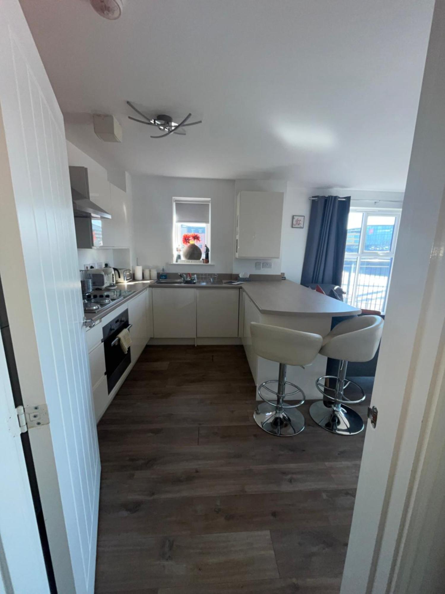 Luxury Riverside 2 Bedroomed Apartment With Balcony 뉴포트 외부 사진
