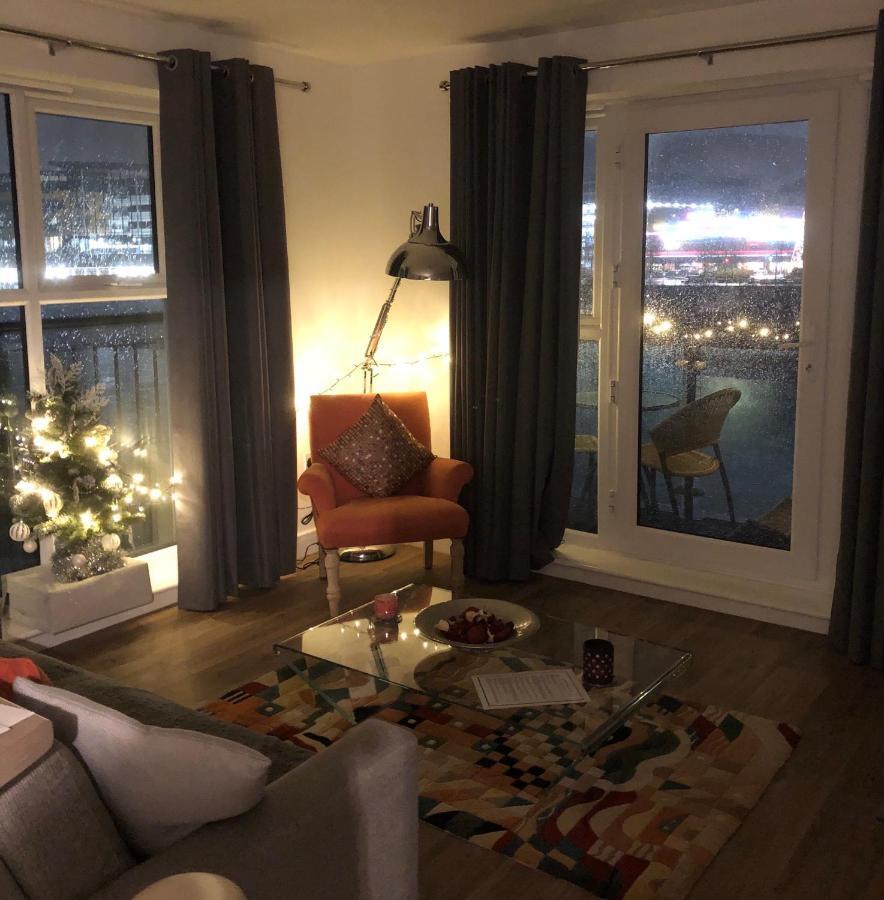 Luxury Riverside 2 Bedroomed Apartment With Balcony 뉴포트 외부 사진